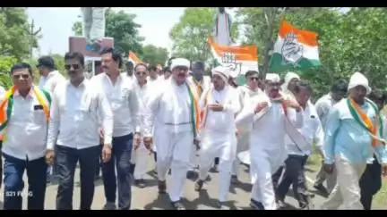 गडचिरोली: आर्णी येथील  शेतकरी सन्मान पदयात्रेत गडचिरोली काँग्रेसचे जिल्हाध्यक्ष महेंद्र ब्राह्मणवाडे यांनी घेतला सहभाग
