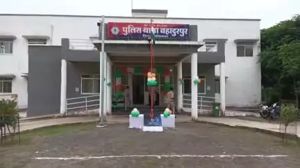 बहादुरपुर: अमेरिका में रहने वाले व्यक्ति की ज़मीन की फ़र्ज़ी रजिस्ट्री के मामले में बहादुरपुर पुलिस ने मामला दर्ज किया
