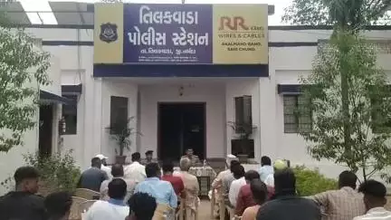 તિલકવાડા: પોલીસ મથકે DYSP સંજય શર્મા ની અધ્યક્ષતામાં બકરી ઇદ ના ત્યોહાર ને ધ્યાનમાં રાખીને શાંતિ સમિતિ ની બેઠક યોજાઈ.