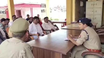 सवायजपुर: बकरीद के त्यौहार को लेकर हरपालपुर कोतवाली में सीओ की अध्यक्षता में हुई पीस कमेटी की बैठक