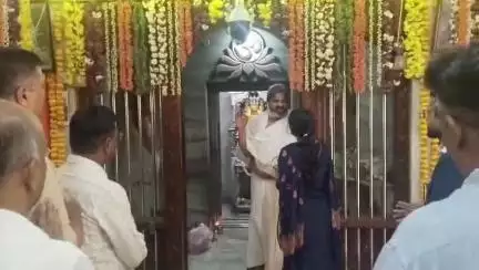 ಕಾರವಾರ: ಕಾಜುಭಾಗದ ಗುರುಮಠದಲ್ಲಿ ವಿವಿಧ ಧಾರ್ಮಿಕ ಕಾರ್ಯ ನೆರವೇರಿಸಿದ ಶಾಸಕ ಸತೀಶ್ ಸೈಲ್