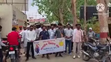 खुरई: भारतीय किसान संघ ने मूंग खरीदी को लेकर किया प्रदर्शन, एसडीएम को सौंपा ज्ञापन