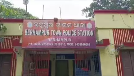 ଛତ୍ରପୁର: ବ୍ରହ୍ମପୁର ଟ୍ରେକର ଷ୍ଟାଣ୍ଡ ନିକଟରେ ଜଣେ ସିକୁରୀଟି ଗାର୍ଡ କୁ ଧମକ ଓ ଗାଳିଗୁଲଜ ହୋଇଥିବା ଅଭିଯୋଗ, ଟାଉନ୍ ଥାନାରେ ମାମଲା