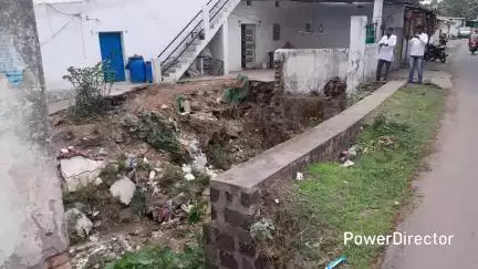 परसिया: परासिया: EDC में क्षतिग्रस्त नाले की मरम्मत नहीं होने से खतरे की आशंका, पाइप निकालने की मांग उठी