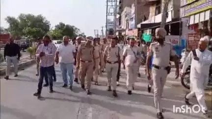फतेहाबाद: SP सिद्धांत जैन ने थाना भूना का औचक निरीक्षण किया, शहर में पैदल गश्त कर सुरक्षा व्यवस्था का जायजा लिया