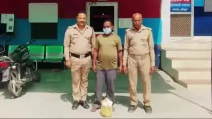लक्सर: टांडा भागमल निवासी मांगेराम को 10 लीटर कच्ची शराब के साथ नशा तस्कर के रूप में कोतवाली क्षेत्र से किया गया गिरफ्तार