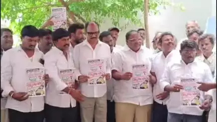 పగిడ్యాల లో వైయస్సార్సీపి నియోజకవర్గ సమన్వయకర్త ఆధ్వర్యంలో: వెన్నుపోటు దినోత్సవ పోస్టర్ ఆవిష్కరణ