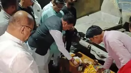 बुरहानपुर नगर: बुरहानपुर: शिकारपुरा थाने से गणपति थाने तक रोड का निर्माण कार्य शुरू, सांसद व महापौर प्रतिनिधि रहे मौजूद
