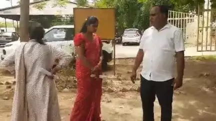 मुरैना नगर: महाराजपुर में पड़ोसी पिता-पुत्र से परेशान पति-पत्नी ने एसपी ऑफिस में पुलिस से की शिकायत