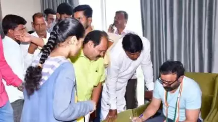 ಹುಬ್ಬಳ್ಳಿ ನಗರ: ನಗರದಲ್ಲಿ ಸಾರ್ವಜನಿಕರ ಅಹವಾಲುಗಳನ್ನು ಸ್ವೀಕರಿಸಿದ ಜಿಲ್ಲಾ ಉಸ್ತುವಾರಿ ಸಚಿವ ಸಂತೋಷ್ ಲಾಡ್