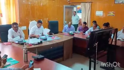 राजसमंद: राजसमंद जिला कलेक्टर ने आज जिला कलेक्ट्रेट में संपर्क, बिजली और पानी की समीक्ष की