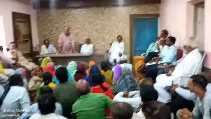बिछुआ: ग्राम पंचायत गुमतरा में पट्टे को लेकर ग्रामीणों ने की बैठक
