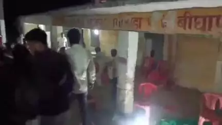 बीघापुर: बीघापुर कोतवाली क्षेत्र के मर्दनपुर गांव में डीजे में गाना बजाने को लेकर आपस में भिड़े जनाती-बराती