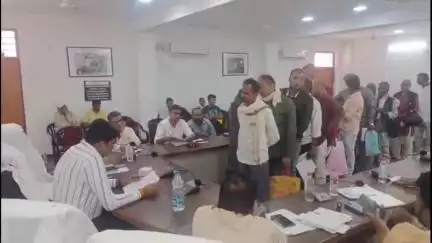 मऊगंज: मऊगंज कलेक्ट्रेट में कलेक्टर ने 82 आवेदन पत्रों पर की सुनवाई, राजस्व के मामले आए सामने