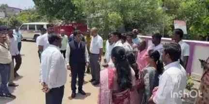 चंद्रपूर: सालोरी ऐसा येथील प्रगतशील शेतकरी यांच्या रेशीम उत्पादन शेतकऱ्याच्या विविध विकास कामांची पाहणी जिल्हाधिकाऱ्यांकडून