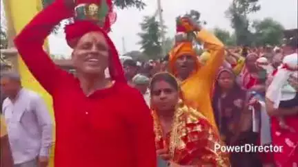 तेघरा: तेघड़ा विधानसभा क्षेत्र के हाजीपुर पंचायत में शिव मंदिर में प्राण प्रतिष्ठा के लिए कलश शोभा यात्रा निकाली गई