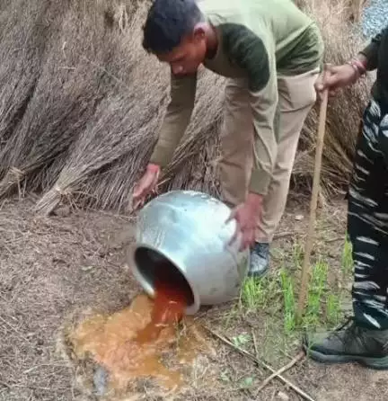 মানবাজার ১: গোপন সূত্রে খবর পেয়ে মানবাজার থানার একাধিক এলাকায় চোলাই মদের বিরুদ্ধে অভিযান আবগারি দপ্তরের