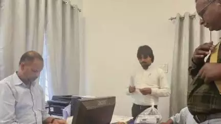 गुमला: एसडीपीओ कार्यालय में थार वाहन को लेकर दो पक्षों के बीच हुआ लिखित समझौता