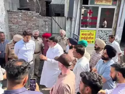 ਲੁਧਿਆਣਾ ਪੂਰਬੀ: ਵਿਧਾਇਕ ਵੱਲੋਂ ਢੋਕਾ ਮਹੱਲੇ ਨਜ਼ਦੀਕ ਬੁੱਢੇ ਨਾਲੇ ਦੇ ਵਿਕਾਸ ਪ੍ਰੋਜੈਕਟਾਂ ਦਾ ਕੀਤਾ ਗਿਆ ਮੁਆਇਨਾ