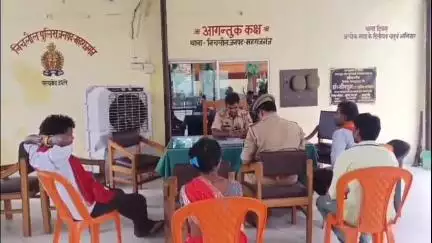 निचलौल: थाना निचलौल परिसर में जनसुनवाई का आयोजन, 6 मामलों में से 1 का हुआ निस्तारण