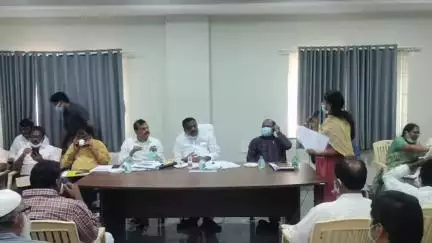 డోన్ లో అధికారులతో సమీక్ష నిర్వహించిన ఎమ్మెల్యే కోట్ల జయ సూర్యప్రకాశ్ రెడ్డి