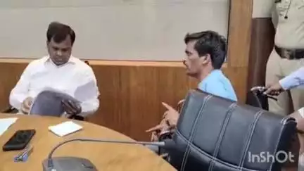 बैतूल नगर: प्रधानमंत्री आवास की किस्त की मांग को लेकर मिलानपुर गांव के लोगों ने कलेक्टर को ज्ञापन सौंपा