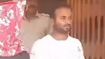 হাঁসখালি: বউকে ইট দিয়ে মারধর করার অভিযোগে এক ব্যক্তিকে হাসখালি থেকে গ্রেফতার করলো হাসখালি থানার পুলিশ