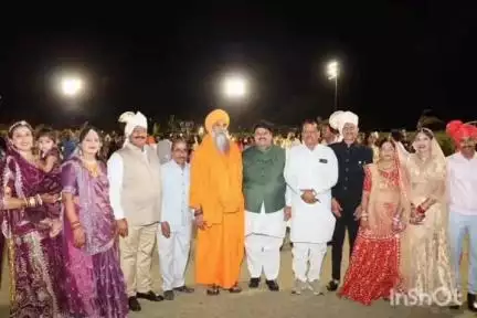 तराना: सांसद होटल राजा राम रिज़ॉर्ट में पारस गहलोत के पारिवारिक विवाह समारोह में शामिल हुए, वर-वधू को दिया आशीर्वाद