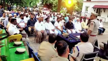ಹೊಸಪೇಟೆ: ನಗರದ ಉಪ-ಅಧೀಕ್ಷಕರ ಕಚೇರಿ ಆವರಣದಲ್ಲಿ,ಬಕ್ರೀದ್ ಹಬ್ಬದ ಪ್ರಯುಕ್ತ ಶಾಂತಿ ಸಭೆ