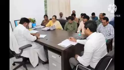మధిర: నియోజకవర్గంలో ఇందిరా డైరీ ఫారం ఏర్పాటుపై డిప్యూటీ సీఎం మల్లు భట్టి విక్రమార్క సమీక్ష నిర్వహణ