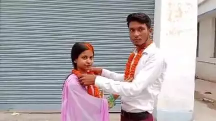 अरियरी: सतविघी मोहल्ले में प्रेमी युगल ने रचाई शादी, हनुमान मंदिर बना साक्षी