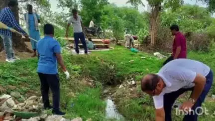बेमेतरा शहर के विभिन्न गांवों में जल संरक्षण और पर्यावरण सुरक्षा को लेकर चलाया गया स्वच्छता अभियान: जिला पंचायत सीईओ