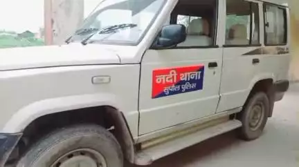 मरौना: नदी थाना क्षेत्र के सिमराहा गांव में अवैध बालू खनन करते 1 ट्रैक्टर ज़ब्त