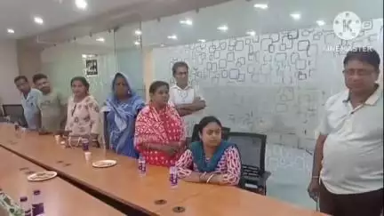 রায়গঞ্জ: রায়গঞ্জে বিধায়ক কৃষ্ণ কল্যানীর হাত থেকে পতাকা নিয়ে BJP র জেলা সভাপতির ভাই বৌ এবার যোগদিল তৃনমুল কংগ্রেসে
