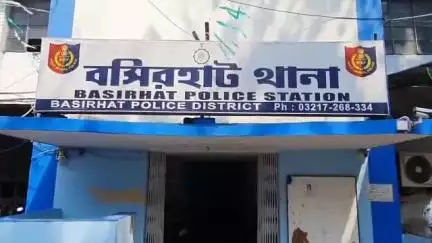 বসিরহাট ১: ছোলাদানা এলাকায় চূরির ঘটনায় জিজ্ঞাসাবাদ এর জন্য এক ব্যক্তিকে আটক করলো পুলিশ
