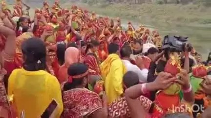 धनरुआ: धनरूआ के वीर में राम जानकी मंदिर में प्राण प्रतिष्ठा के लिए महिलाओं ने निकाली कलश शोभायात्रा