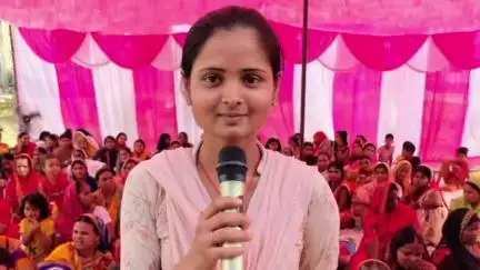 घाट कुसुंभा: घाटकुसुम्भा प्रखंड के डीहकुसुम्भा पंचायत के अकरपुर गांव में प्राथमिक विद्यालय के पास प्रकाश जीविका महिला ग्राम संगठन