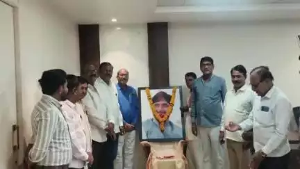 अंबड: अंबड येथे लोकनेते स्व गोपीनाथ मुंडे यांच्या पुण्यातिथी निमित्त विविध ठिकाणी विनम्र अभिवादन