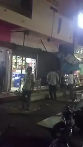 दूसरे दिन मां राजराजेश्वरी माता मंदिर गंज चौराहे से अतिक्रमण हटाओ अभियान प्रारंभ होकर सिकंदर बाज़ार बड़ाबाजार सब्जीमंडी