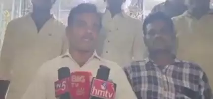 ధర్మవరంలో 27 లక్షల విలువైన ధాన్యంతో ధాన్యం వ్యాపారి పరార్ లబోదిబోమంటున్న రైతులు