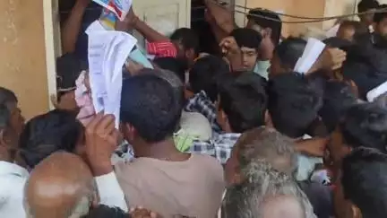ಧಾರವಾಡ: ಧಾರವಾಡ ತಾಲೂಕಿನ ಗರಗ ಗ್ರಾಮದಲ್ಲಿ ಬಿತ್ತನೆ ಬೀಜ ರಸಗೊಬ್ಬರ ಸಿಗದೇ ರೈತರ ಪರದಾಟ #localissue