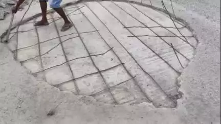 নাজিৰা: মেজেঙাত নামদাং নৈৰ ওপৰৰ ধোদৰ আলিৰ পকী দলঙৰ দ গাঁত মেৰামতি কৰিলে মেজেঙা ব্যৱসায়ী সন্থা আৰু মেজেঙা ভিডিপিয়ে #jansamasya
