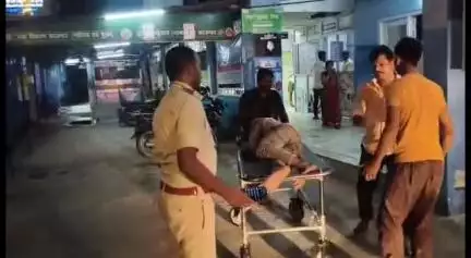 बेगूसराय: बेगूसराय के राजौरा के पास सड़क दुर्घटना में दो युवक गंभीर रूप से घायल, इलाज के लिए सदर अस्पताल में भर्ती