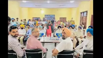 ਡੇਰਾਬਸੀ: ਡੇਰਾਬੱਸੀ ਹੰਡੇਸਰਾ ਦੇ ਪਿੰਡ ਧੀਰੇ ਮਾਜਰਾ ਵਿਖੇ ਹਲਕਾ ਵਿਧਾਇਕ ਵੱਲੋਂ ਲੋਕਾਂ ਨੂੰ ਯੁੱਧ ਨਸ਼ਿਆਂ ਵਿਰੁੱਧ ਤਹਿਸ ਚੁਕਾਈ ਗਈ ਸੋਹ