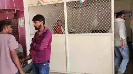 नईगढ़ी: नईगढ़ी थाना क्षेत्र में भीर गैस एजेंसी के सामने अज्ञात वाहन की टक्कर से स्कूटी सवार युवक की मौत