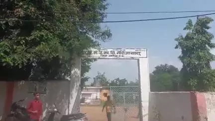 नौरोजाबाद: कक्षा पांचवी और आठवीं के छात्र-छात्राओं ने दी पूरक परीक्षा