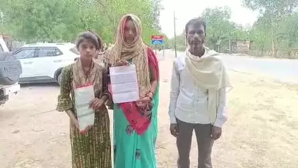 महोबा: नैगुवां में गाय मारने और दलित महिला से मारपीट का आरोप, न्याय के लिए पीड़िता एसपी कार्यालय पहुंची