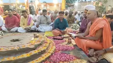 सिसवन: सिसवन महा महोत्सव को लेकर किया गया ध्वजारोहण