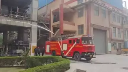 रामपुर बघेलान: श्रमायुक्त द्वारा प्रिज्म जॉनसन फैक्ट्री का निरीक्षण किया गया