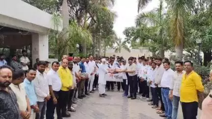 सागर नगर: विधायक श्री जैन ने माँ तुझे प्रणाम के युवा दल को हरी झंडी दिखाकर रवाना किया